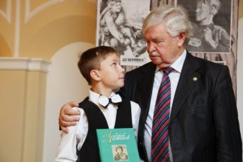 Альберт Лиханов и Александр Решетников, воспитанник детского дома «Южный», участник «малых» Лихановских чтений «Летописец детского мира: творческий портрет писателя А.Лиханова»